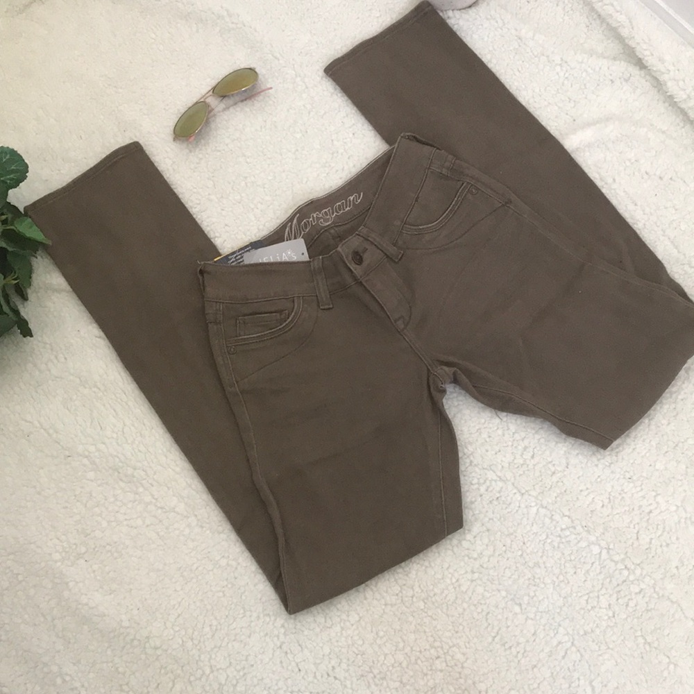 Skinny taupe jeans!